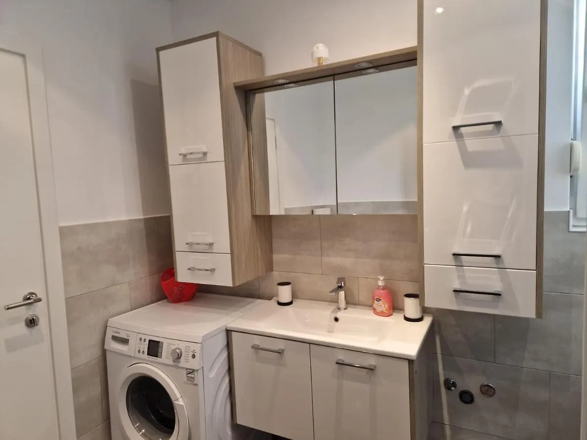 Apartment Luca プーラ