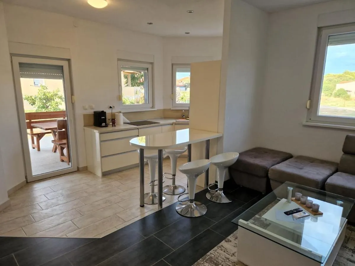 Apartment Luca プーラ