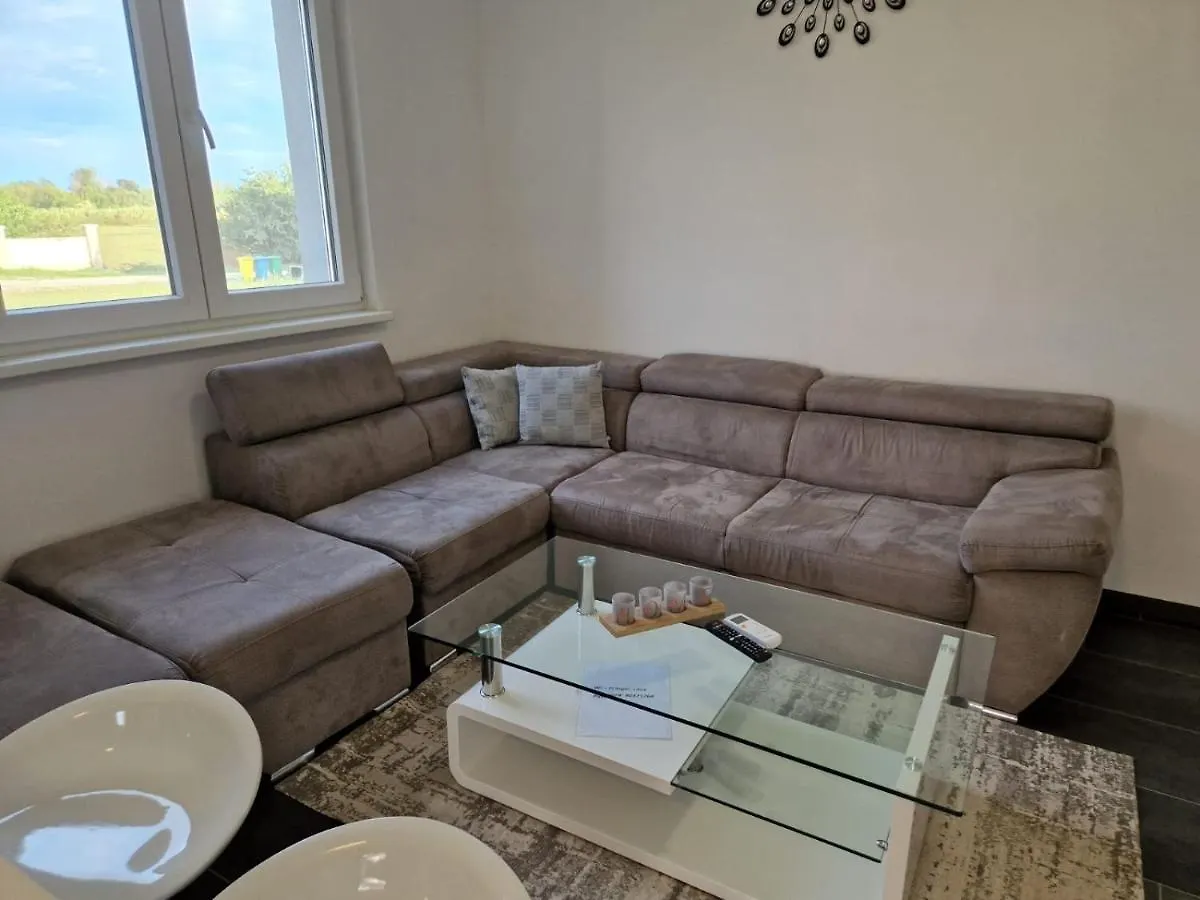 Apartment Luca プーラ