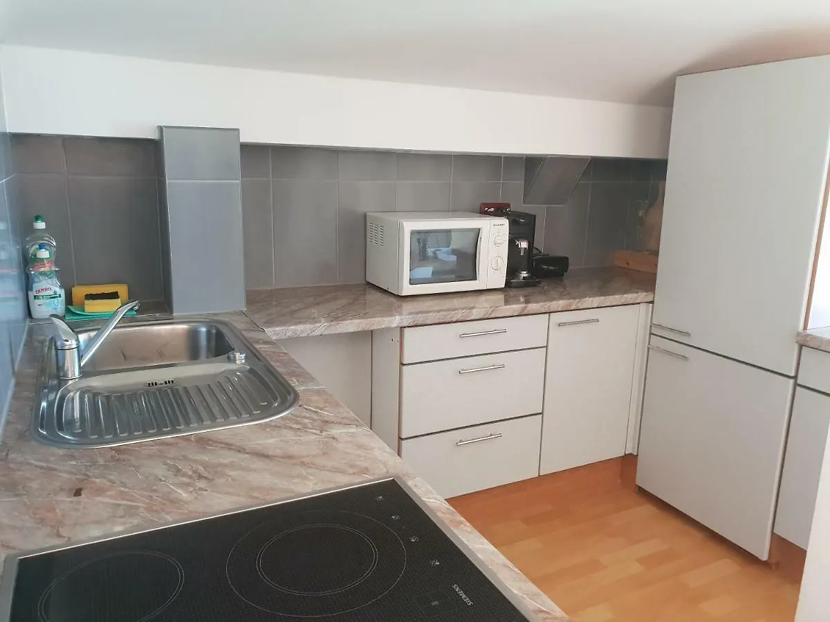 Apartment Luca プーラ 0*,